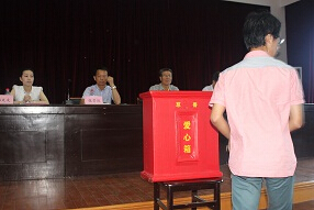 2014年受助学生也献爱心捐款